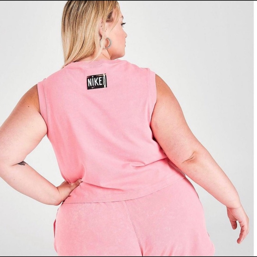 Pink Nike Top 🌸PLUS SIZE🌸 - Picture 2 of 2
